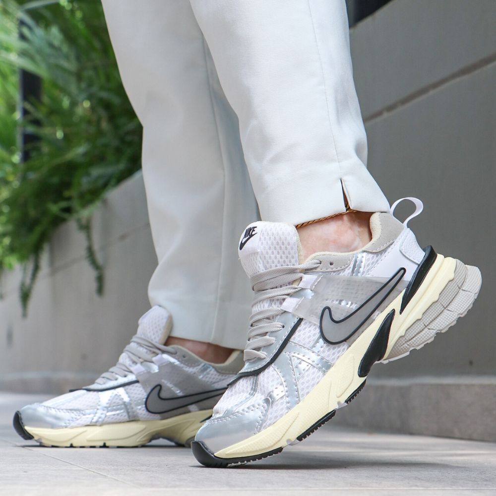 ZAPATOS NIKE V2K RUN